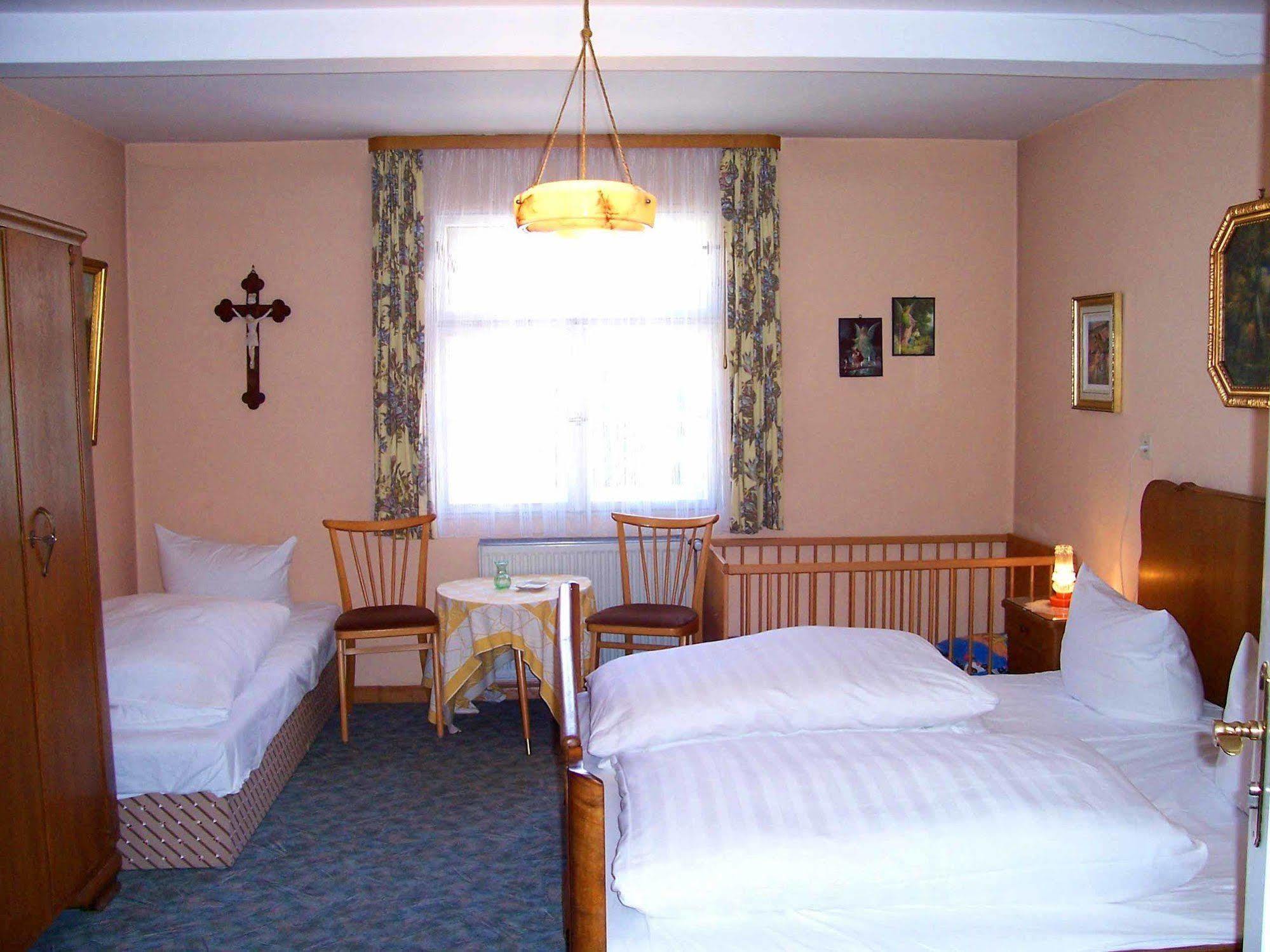 Hotel Krone Goessweinstein Exterior photo